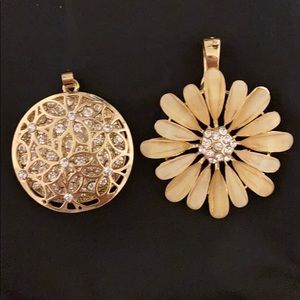 2 pendants